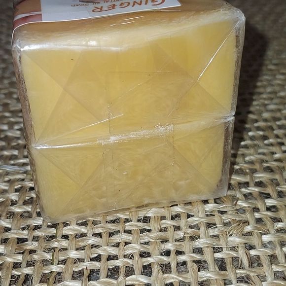NWOT UNOPENED  Handmade Ginger Plant Essential Soap - Picture 4 of 7